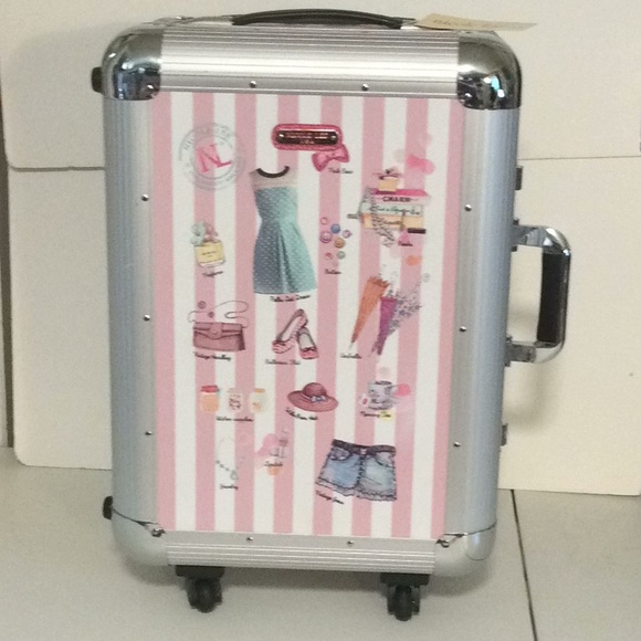 nicole lee luggage